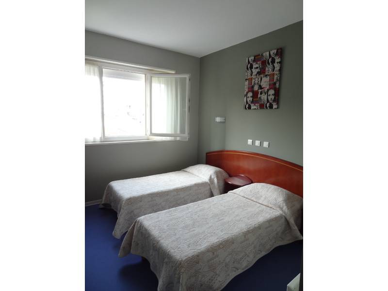 Cit'Hotel De La Marne Tarbes Bagian luar foto