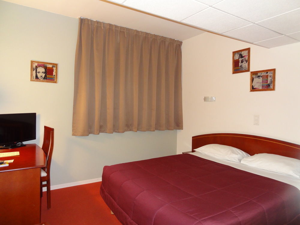 Cit'Hotel De La Marne Tarbes Bagian luar foto