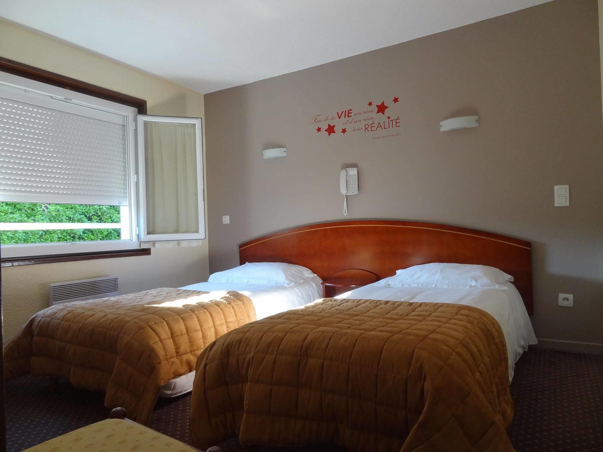 Cit'Hotel De La Marne Tarbes Bagian luar foto