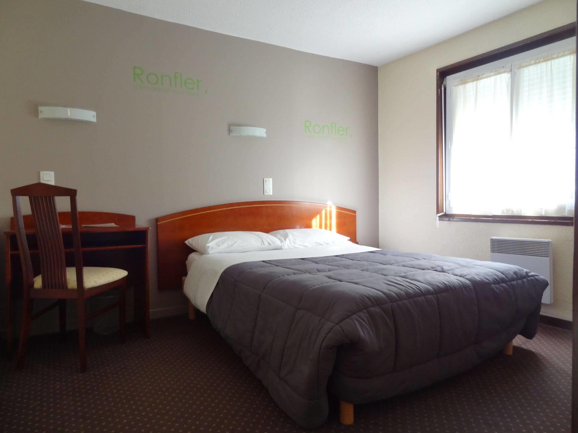 Cit'Hotel De La Marne Tarbes Bagian luar foto