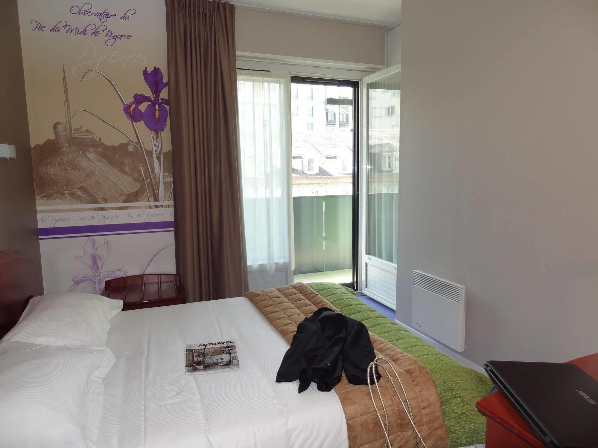 Cit'Hotel De La Marne Tarbes Bagian luar foto