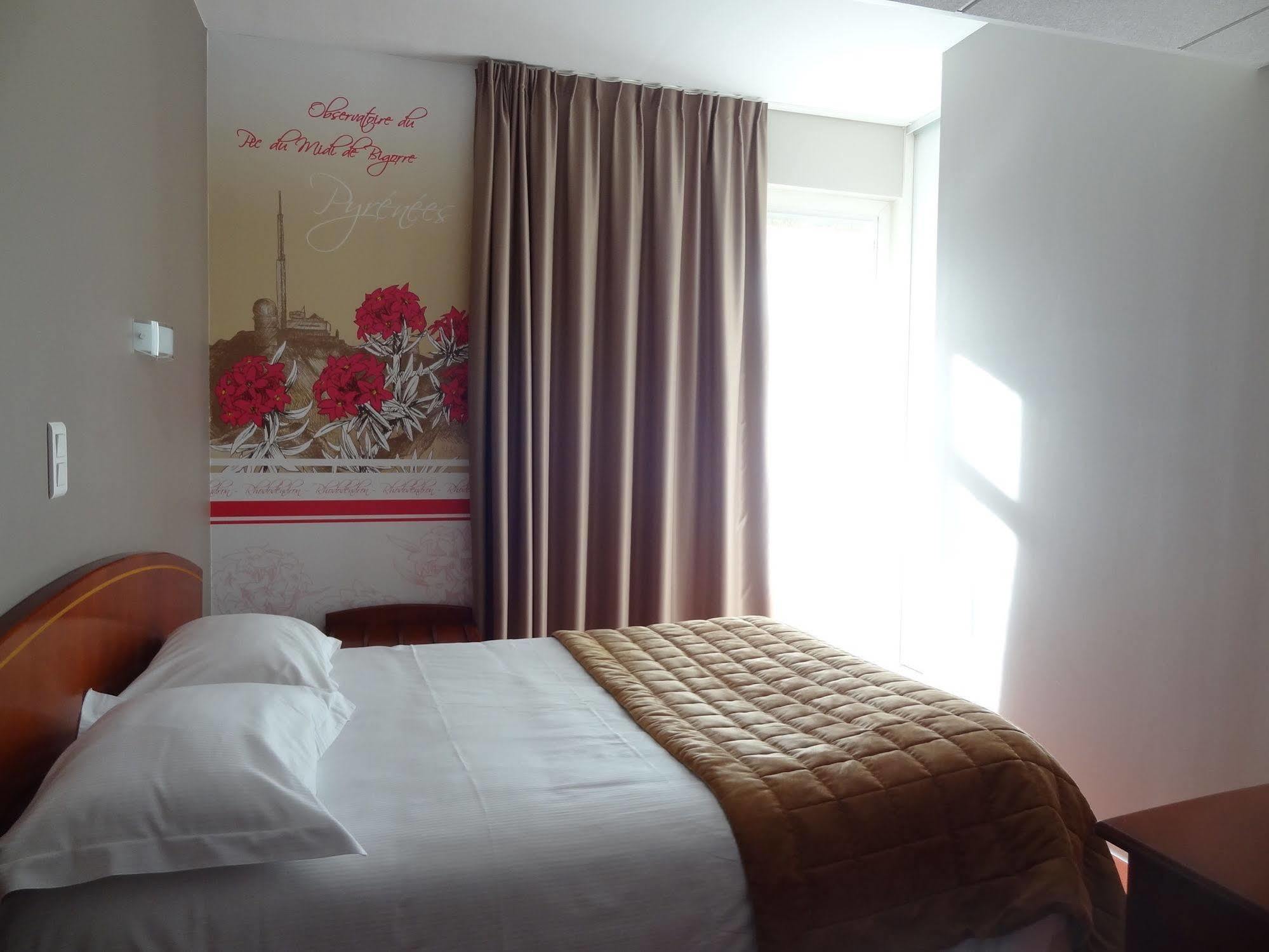 Cit'Hotel De La Marne Tarbes Bagian luar foto