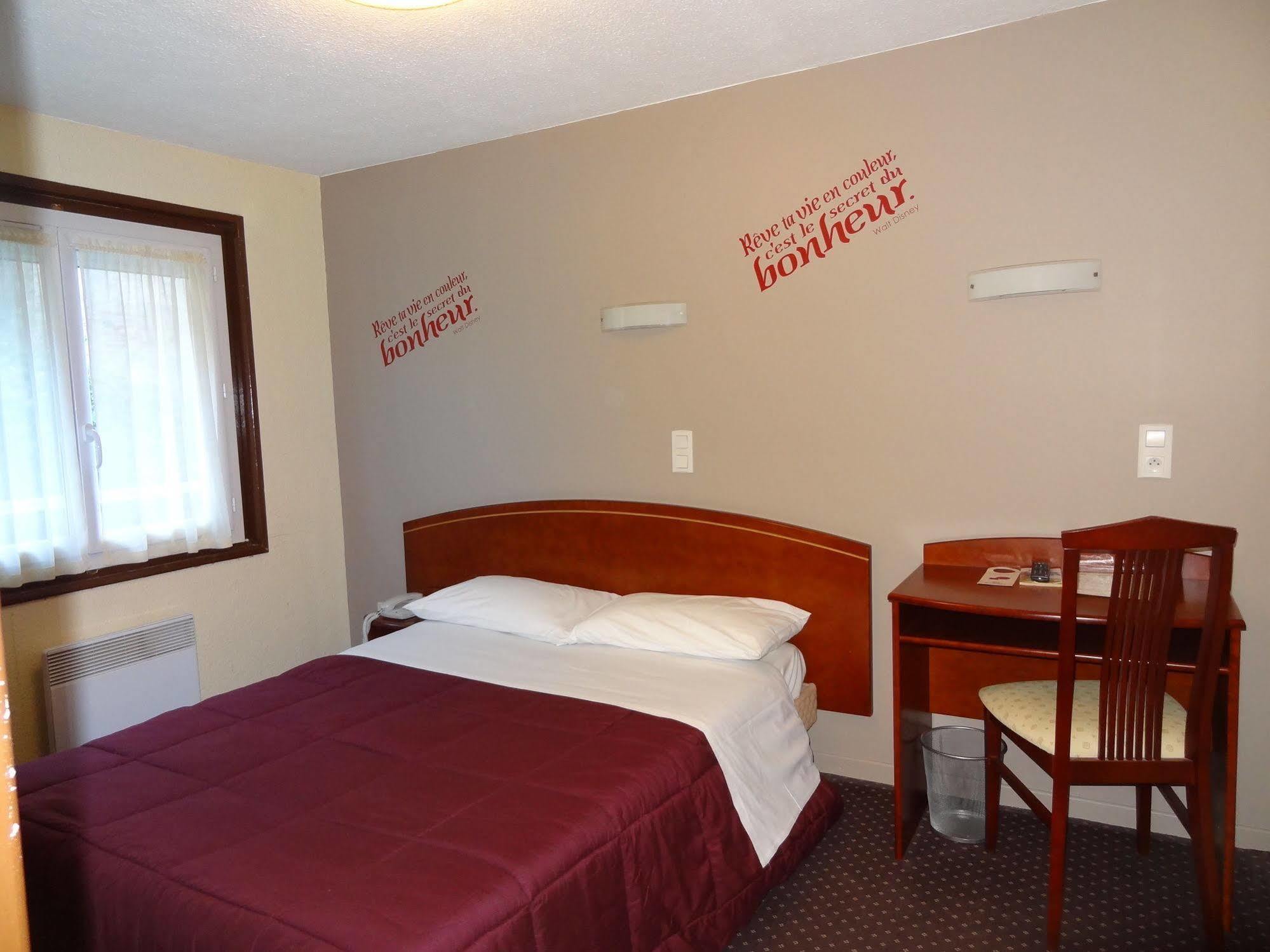 Cit'Hotel De La Marne Tarbes Bagian luar foto