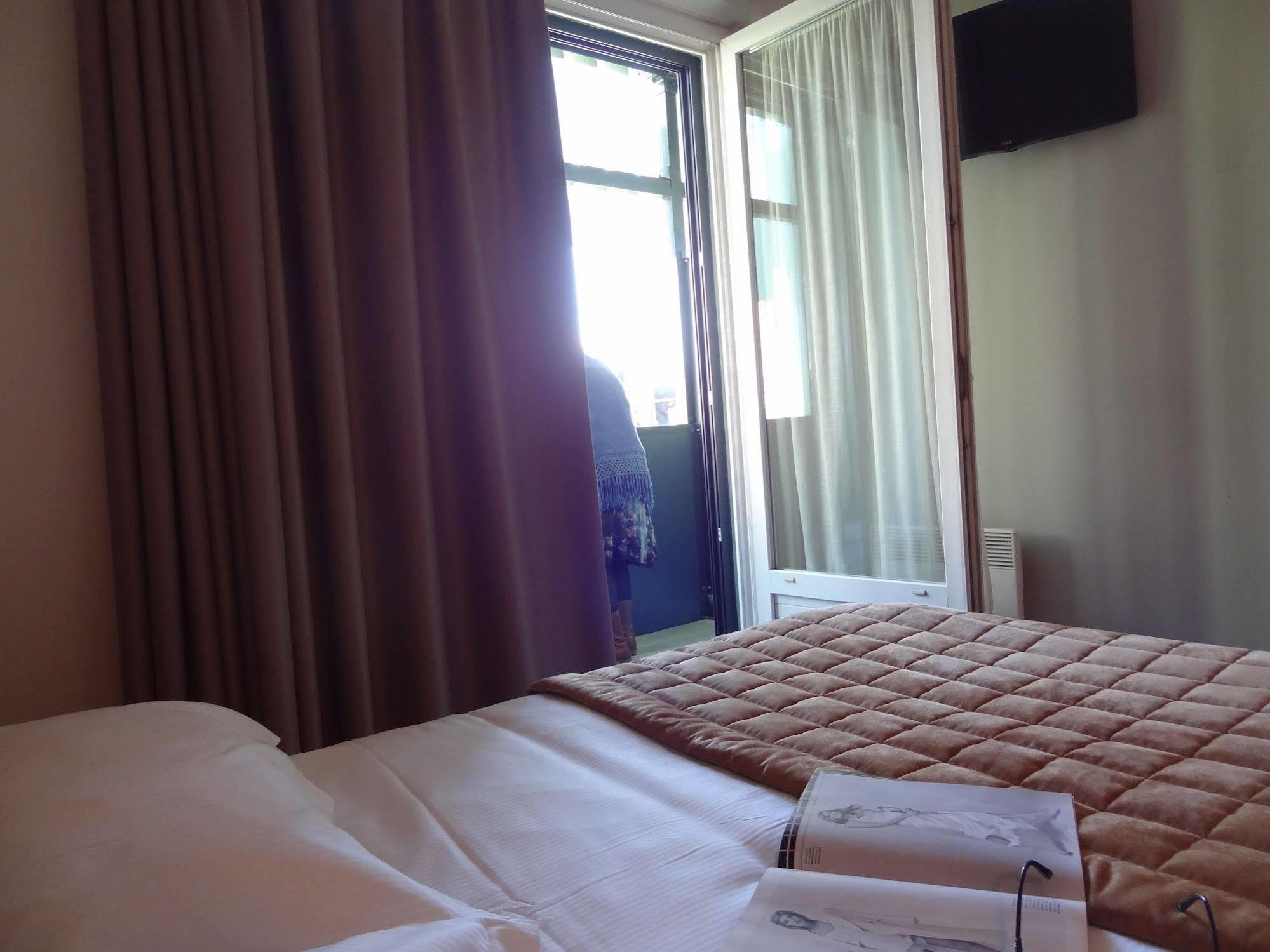 Cit'Hotel De La Marne Tarbes Bagian luar foto