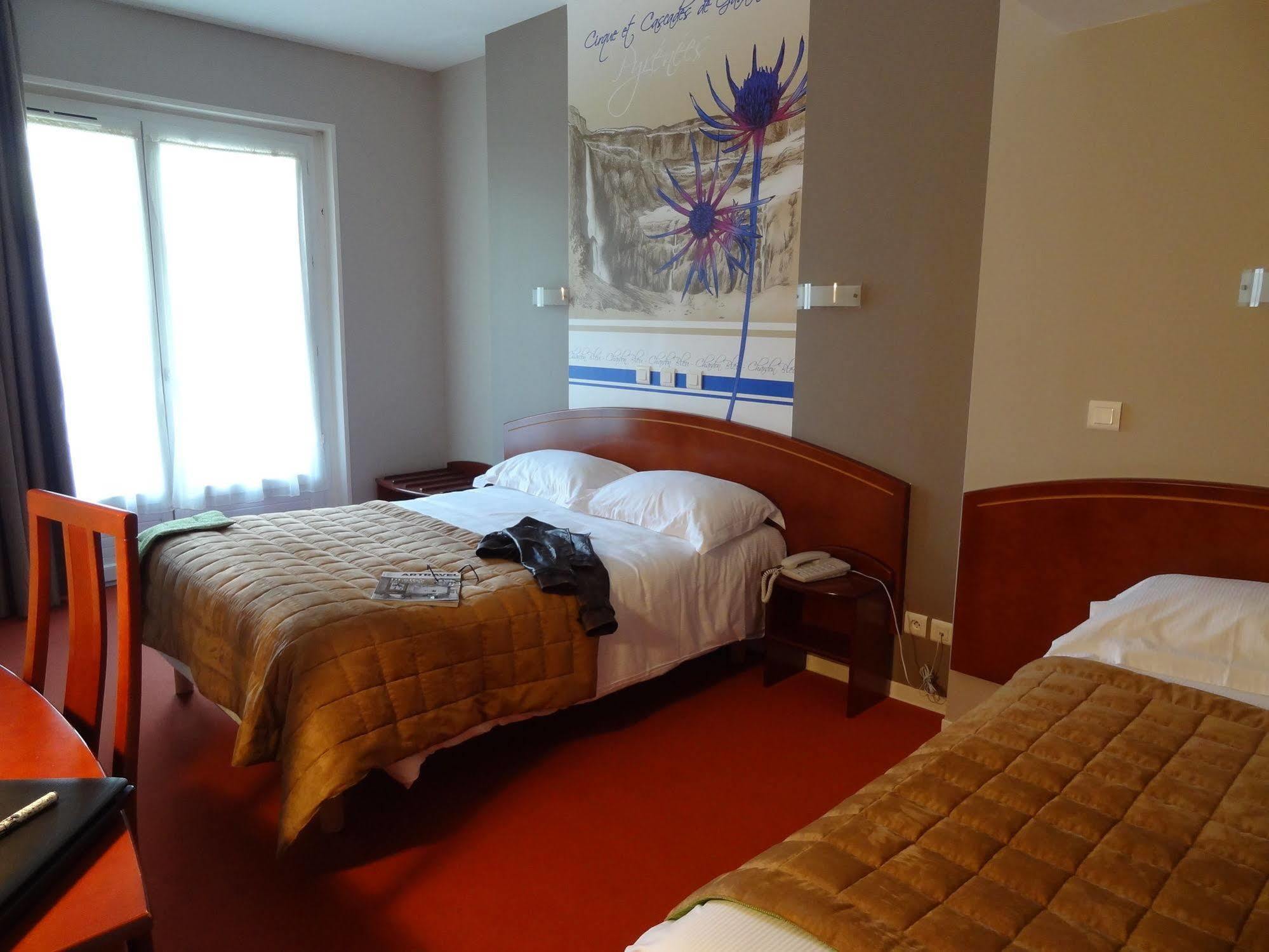 Cit'Hotel De La Marne Tarbes Bagian luar foto